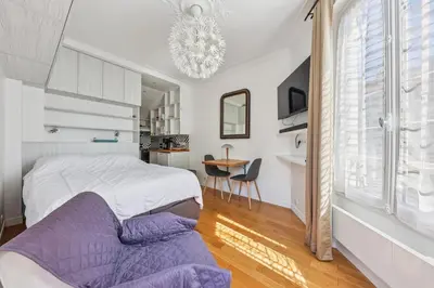 Un ou plusieurs lits dans un hébergement de l'établissement Cozy studio & private terrace