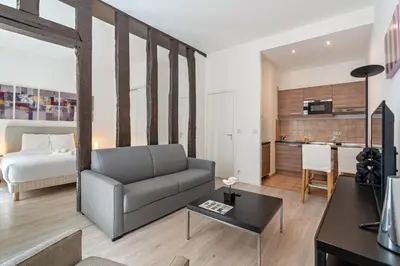 Un ou plusieurs lits dans un hébergement de l'établissement Grand Studio au coeur du marais - 4P