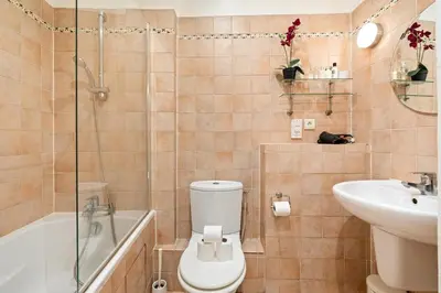 Salle de bains dans l'établissement Grand Studio au coeur du marais - 4P