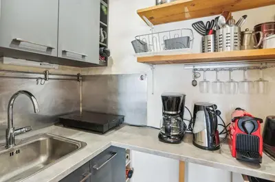 Cuisine ou kitchenette dans l'établissement Authentique 2 Pièces - Paris 13e