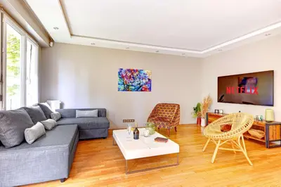 Coin salon dans l'établissement BM-Appartement chic avec terrasse - Champs-Elysees