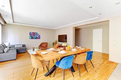 Coin salon dans l'établissement BM-Appartement chic avec terrasse - Champs-Elysees
