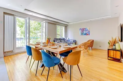 Coin salon dans l'établissement BM-Appartement chic avec terrasse - Champs-Elysees