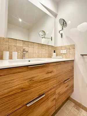 Salle de bains dans l'établissement Le Bellevue - appartement raffiné proche Paris