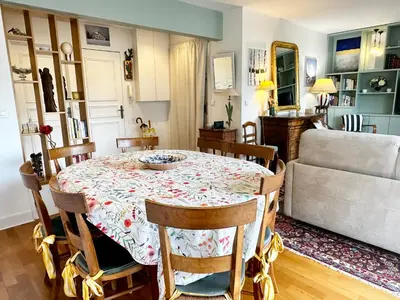 Coin salon dans l'établissement Le Bellevue - appartement raffiné proche Paris