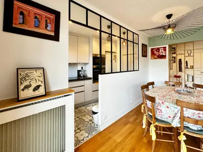Cuisine ou kitchenette dans l'établissement Le Bellevue - appartement raffiné proche Paris