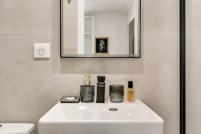 Salle de bains dans l'établissement Stylish and Modern Apt Paris Quartier Latin