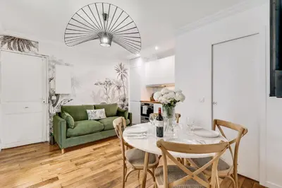 Coin salon dans l'établissement Stylish and Modern Apt Paris Quartier Latin