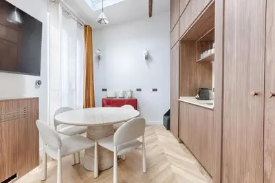 Cuisine ou kitchenette dans l'établissement Mykeypers Luxury and Design Loft 2BR 6P with AC Bastille