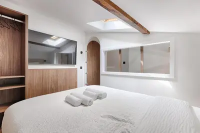 Un ou plusieurs lits dans un hébergement de l'établissement Mykeypers Luxury and Design Loft 2BR 6P with AC Bastille