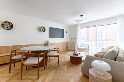 Télévision ou salle de divertissement dans l'établissement MyKeypers - Luxurious flat 2BR-6p - Arc de Triomphe