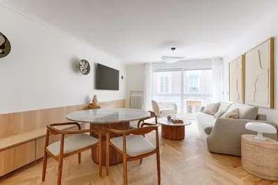 Télévision ou salle de divertissement dans l'établissement MyKeypers - Luxurious flat 2BR-6p - Arc de Triomphe
