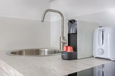 Cuisine ou kitchenette dans l'établissement Mykeypers - Charmant studio 2P - Malakoff 13