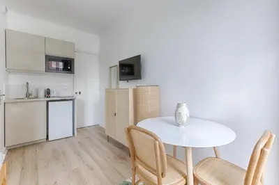 Cuisine ou kitchenette dans l'établissement Mykeypers - Charmant studio 2P - Malakoff 13