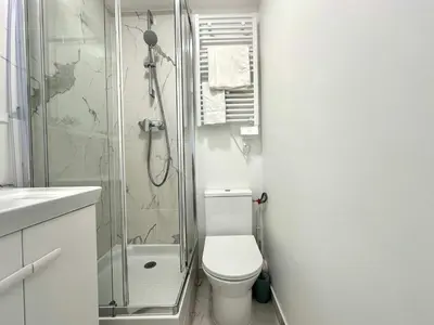 Salle de bains dans l'établissement New 134 Suite Piaf - Cosy Apartment Paris Center