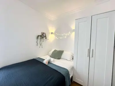 Un ou plusieurs lits dans un hébergement de l'établissement New 134 Suite Piaf - Cosy Apartment Paris Center