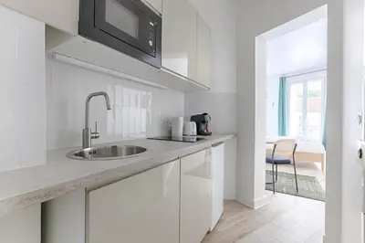 Cuisine ou kitchenette dans l'établissement Mykeypers - Pleasant Studio 2P - Malakoff 22
