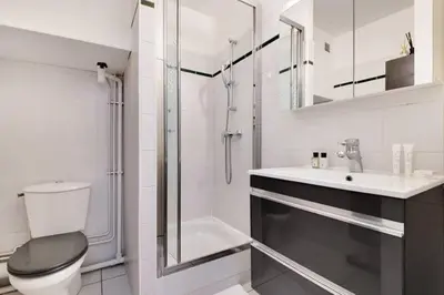 Salle de bains dans l'établissement Sereners - Trocadero