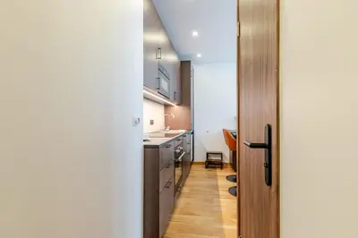 Cuisine ou kitchenette dans l'établissement Charmant appartement parisien idéal quartier chic