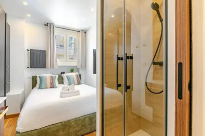 Un ou plusieurs lits dans un hébergement de l'établissement Charmant appartement parisien idéal quartier chic