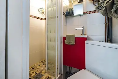 Salle de bains dans l'établissement Studio in heart of Paris