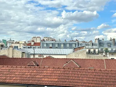 Vue générale sur Paris ou vue de la ville depuis l'appartement