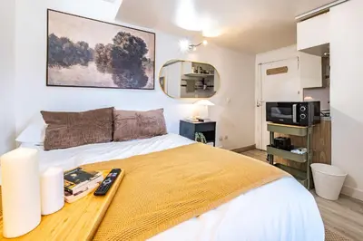Télévision ou salle de divertissement dans l'établissement Studio in heart of Paris