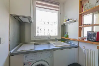 Cuisine ou kitchenette dans l'établissement Studio Apartment-4P -Pierre Levé with NetFlix