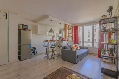 Cuisine ou kitchenette dans l'établissement Studio Apartment-4P -Pierre Levé with NetFlix