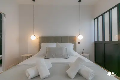 Un ou plusieurs lits dans un hébergement de l'établissement MBA - Échiquier 1 Luxury Apartment Paris Center