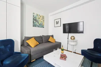 Télévision ou salle de divertissement dans l'établissement 5025 Suite Pastou4 - Lovely accommodation in Paris