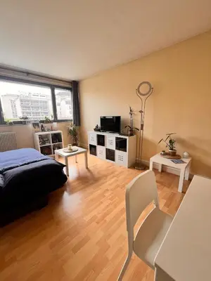 Télévision ou salle de divertissement dans l'établissement Calm, garden view stay near Paris and the Seine