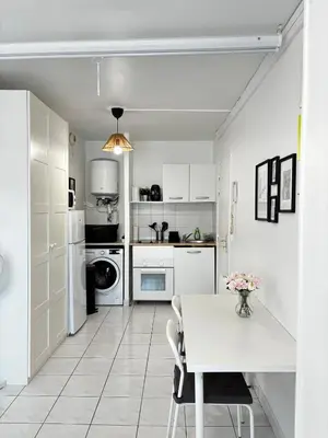 Cuisine ou kitchenette dans l'établissement Studio cosy avec vidéoprojecteur, à 100m du métro