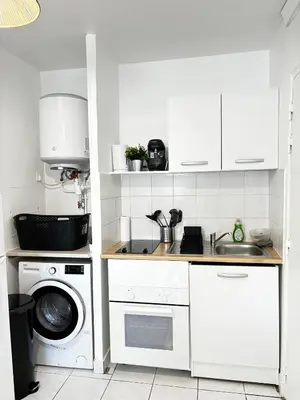 Cuisine ou kitchenette dans l'établissement Studio cosy avec vidéoprojecteur, à 100m du métro