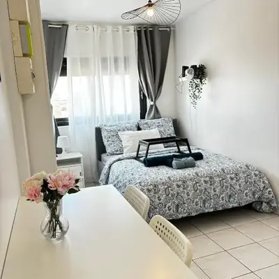 Studio cosy avec vidéoprojecteur
