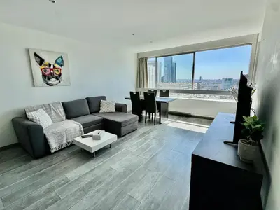 Coin salon dans l'établissement Apartment Paris La Défense Eiffel Tower Skyline