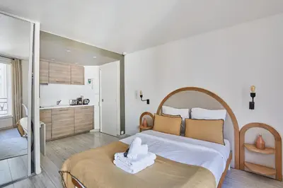 Un ou plusieurs lits dans un hébergement de l'établissement Modern Suite Champs Elysées Trocadero by SP
