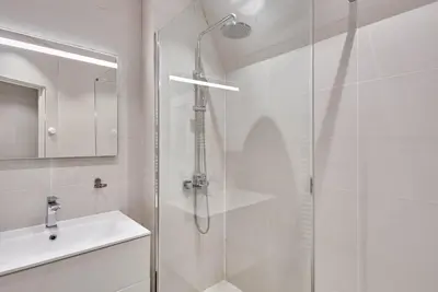 Salle de bains dans l'établissement Superb Apartment Le Marais Center of Paris
