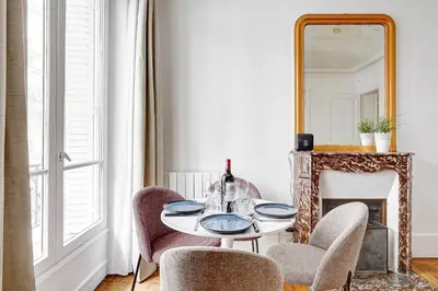 Coin salon dans l'établissement Suite Chapu - Cocon au cœur du 16e arrondissement