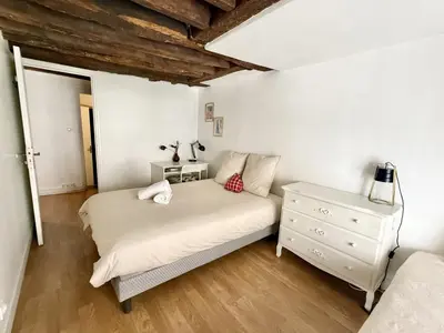 Un ou plusieurs lits dans un hébergement de l'établissement 80 m2-Heart of Le Marais -Sleeps 6