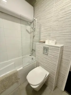 Salle de bains dans l'établissement 80 m2-Heart of Le Marais -Sleeps 6