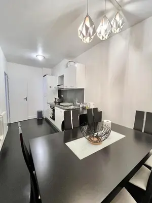 Cuisine ou kitchenette dans l'établissement 80 m2-Heart of Le Marais -Sleeps 6
