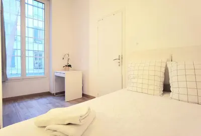 Un ou plusieurs lits dans un hébergement de l'établissement Le Marais Sunshine Apt 5 bdrs 3 mins to metro N3-10