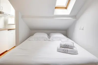 Un ou plusieurs lits dans un hébergement de l'établissement Suite Le Clery Perche sur les toits de Paris