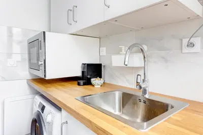 Cuisine ou kitchenette dans l'établissement Suite Le Clery Perche sur les toits de Paris
