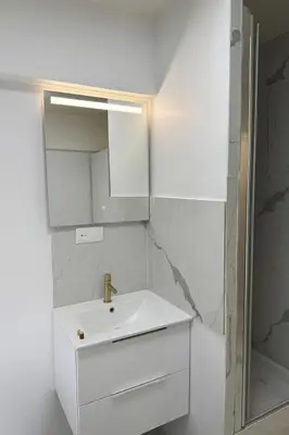 Salle de bains dans l'établissement Paris 16, Lux Studio - Steps from metro 9!