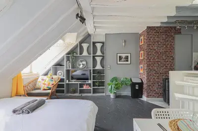 Un ou plusieurs lits dans un hébergement de l'établissement Studio Apartment-4P-City Centre Lescot With Netflix