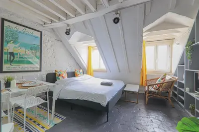 Un ou plusieurs lits dans un hébergement de l'établissement Studio Apartment-4P-City Centre Lescot With Netflix
