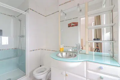 Salle de bains dans l'établissement Studio Apartment-4P-City Centre Lescot With Netflix