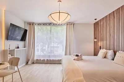 Un ou plusieurs lits dans un hébergement de l'établissement Superb Parisian Suite-Pere Lachaise